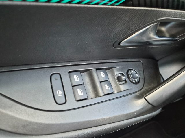 PEUGEOT 2008 usata, con Vetri oscurati