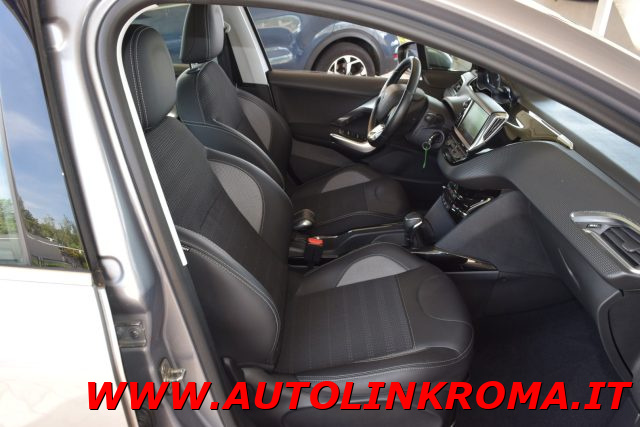 PEUGEOT 2008 usata, con Touch screen