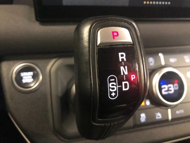 LAND ROVER Defender usata, con Bracciolo