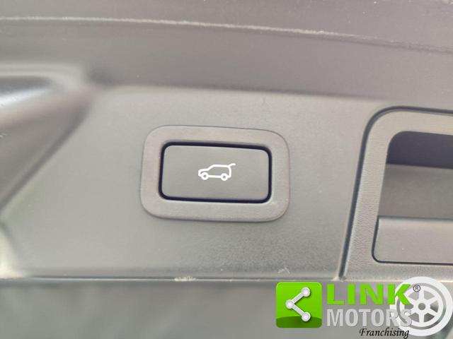 LAND ROVER Range Rover Velar usata, con Sedile posteriore sdoppiato