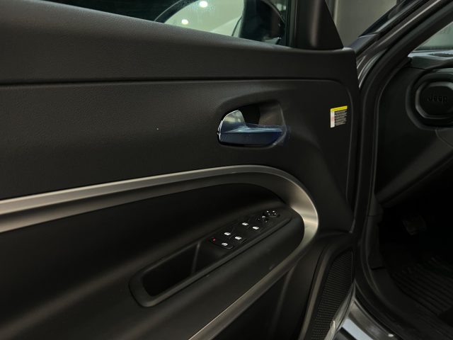 JEEP Avenger usata, con Volante in pelle