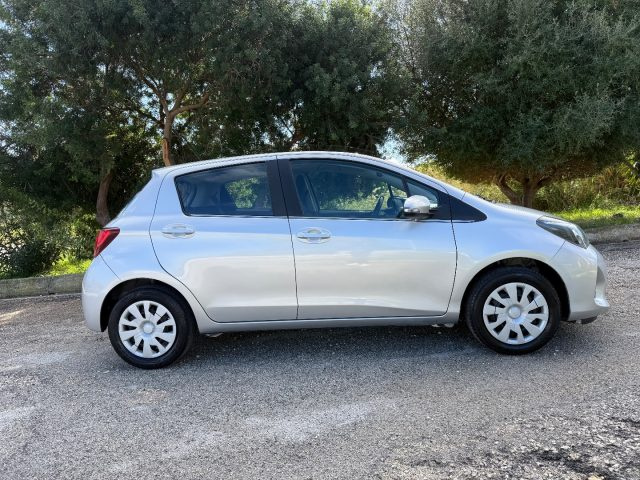 TOYOTA Yaris usata, con Autoradio