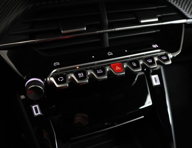 PEUGEOT 2008 usata, con Specchietti laterali elettrici