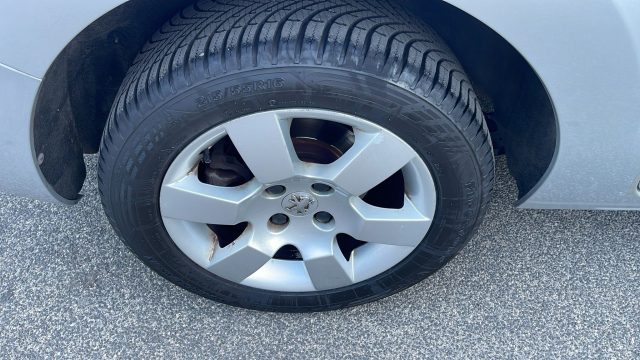 PEUGEOT 5008 usata, con Sistema di navigazione