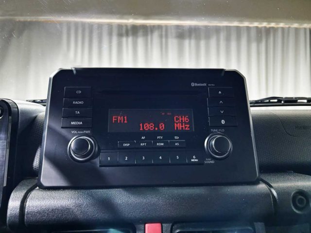SUZUKI Jimny usata, con Sedile posteriore sdoppiato
