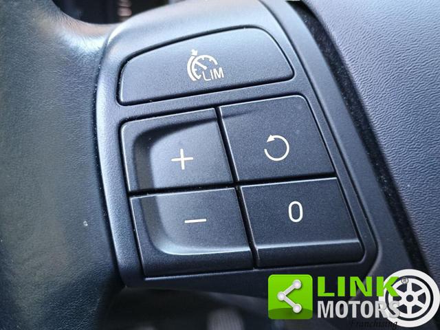 VOLVO V40 usata, con USB