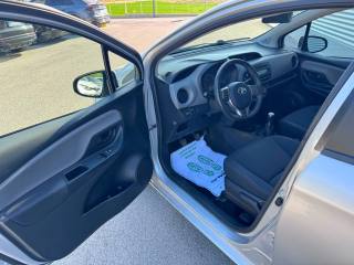 TOYOTA Yaris usata 15