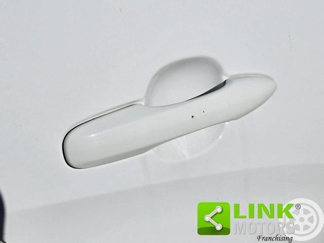 TOYOTA Yaris usata, con Autoradio digitale