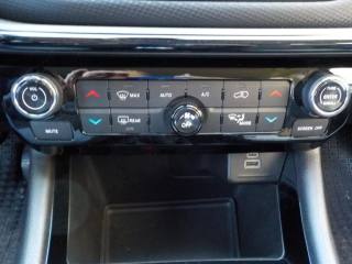 JEEP Compass usata, con Autoradio digitale