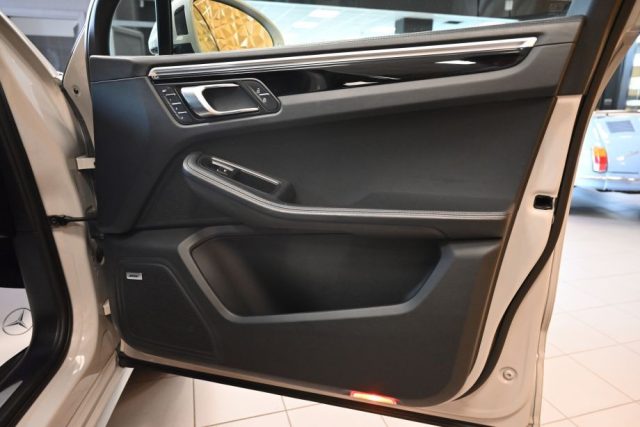 PORSCHE Macan usata 64