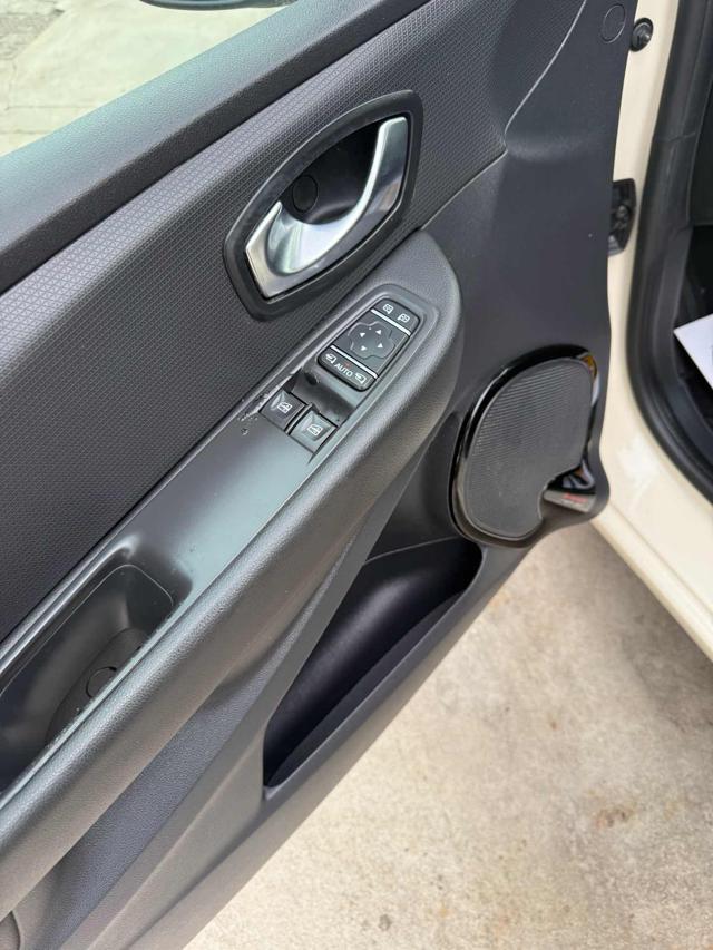 RENAULT Clio usata, con Specchietti laterali elettrici
