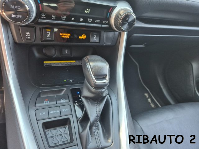 TOYOTA RAV 4 MY23 usata, con Sensore di luce