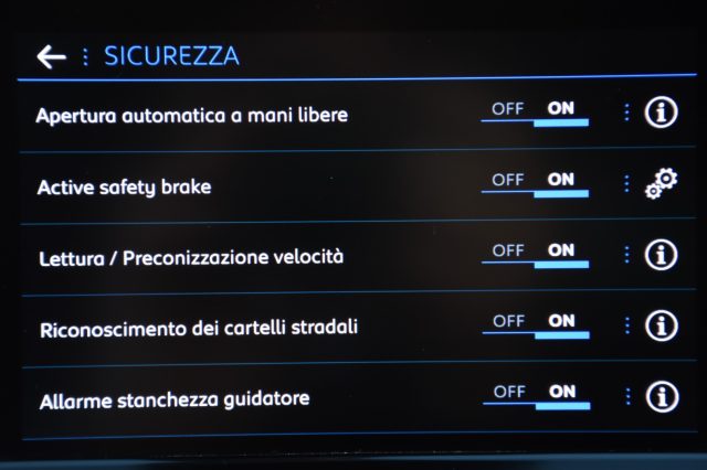 PEUGEOT 208 usata, con Autoradio digitale