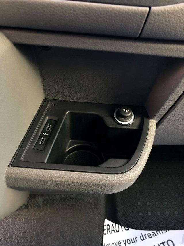 VOLKSWAGEN Caravelle usata, con Limitatore di velocità