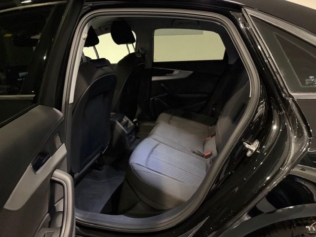 AUDI A4 usata, con Volante in pelle
