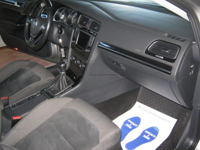VOLKSWAGEN Golf usata, con Autoradio