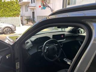 PEUGEOT 2008 usata, con Sensori di parcheggio anteriori