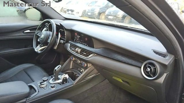 ALFA ROMEO Stelvio usata, con Portellone posteriore elettrico