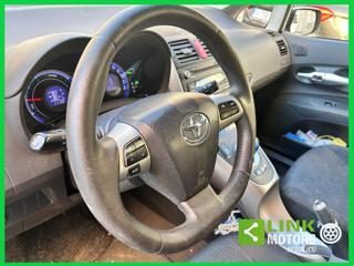 TOYOTA Auris usata, con USB