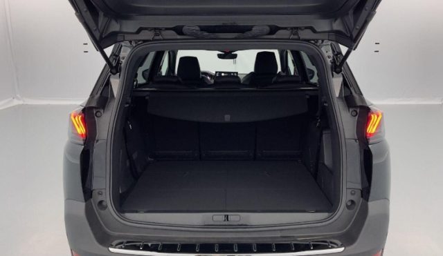 PEUGEOT 5008 usata, con Fari LED