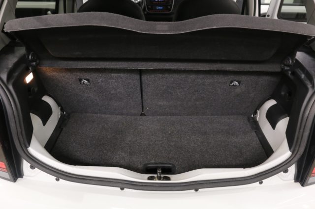 VOLKSWAGEN up! usata, con Sensori di parcheggio posteriori