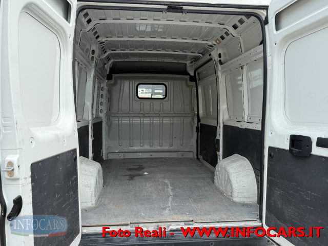 PEUGEOT Boxer usata, con Volante multifunzione