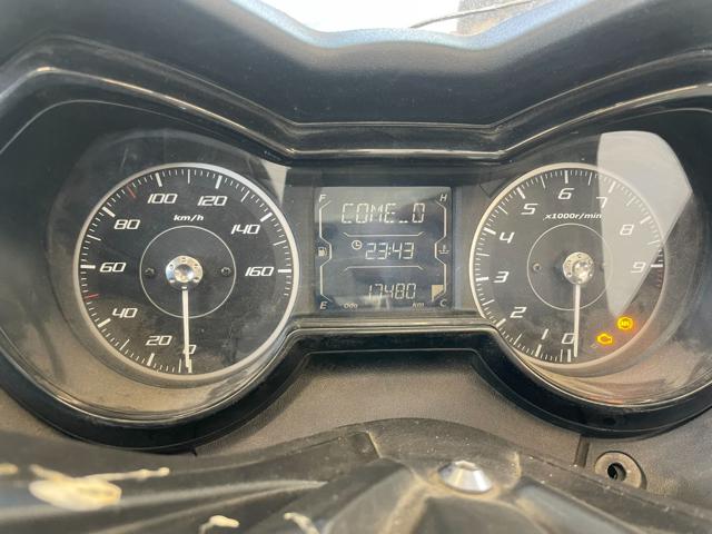 YAMAHA X-MAX 300 usata 10