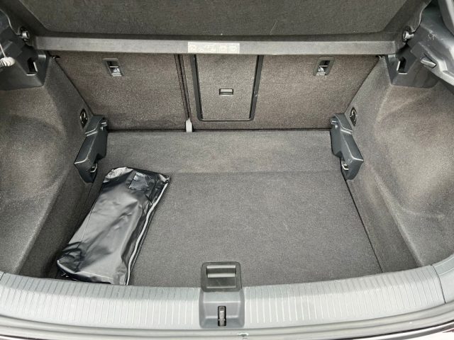 VOLKSWAGEN T-Roc usata 23