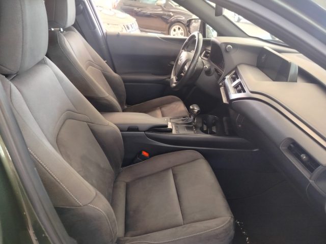 LEXUS UX 250h usata, con Fari LED