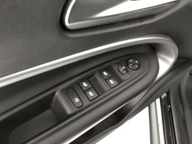 JEEP Avenger usata, con Volante in pelle