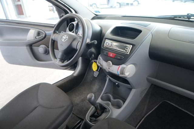 TOYOTA Aygo usata 13