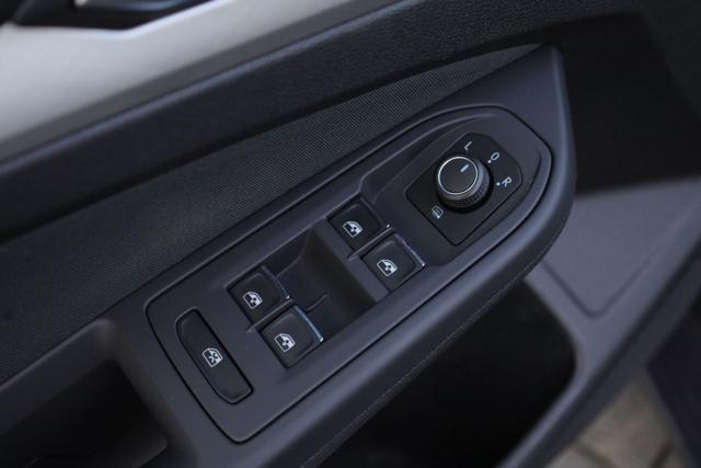 VOLKSWAGEN Golf usata, con Leve al volante
