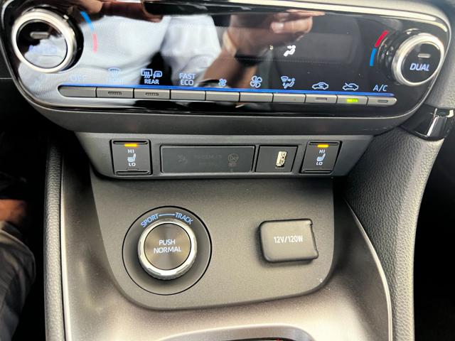 TOYOTA Yaris usata, con Bluetooth