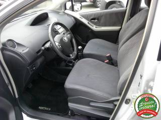 TOYOTA Yaris usata, con Specchietti laterali elettrici