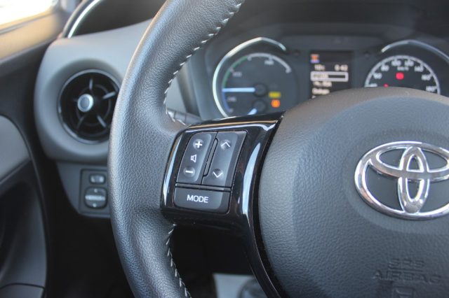 TOYOTA Yaris usata 19