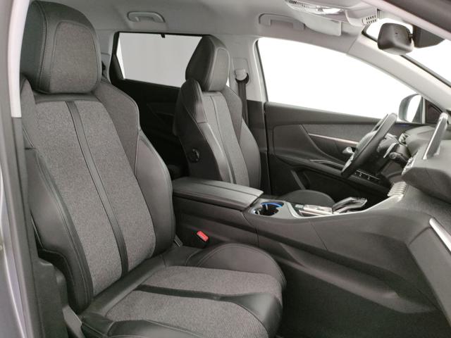 PEUGEOT 5008 usata, con Boardcomputer
