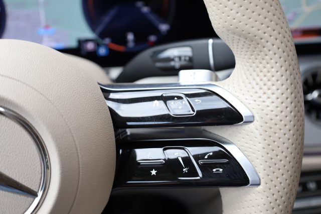 MERCEDES-BENZ E 220 usata, con Sensori di parcheggio posteriori