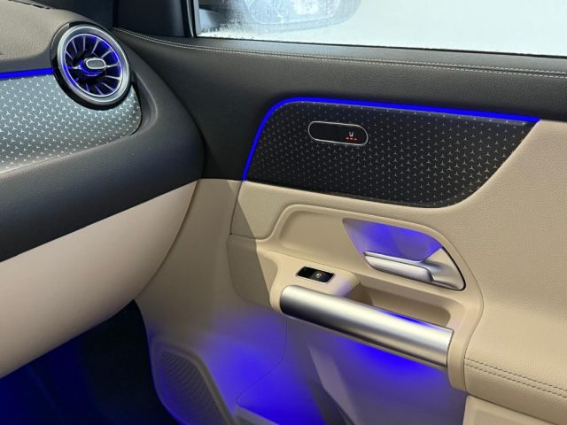 MERCEDES-BENZ GLA 180 usata, con Specchietti laterali elettrici