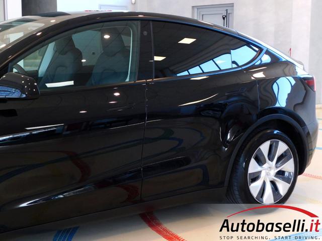 TESLA Model Y usata, con Fari LED