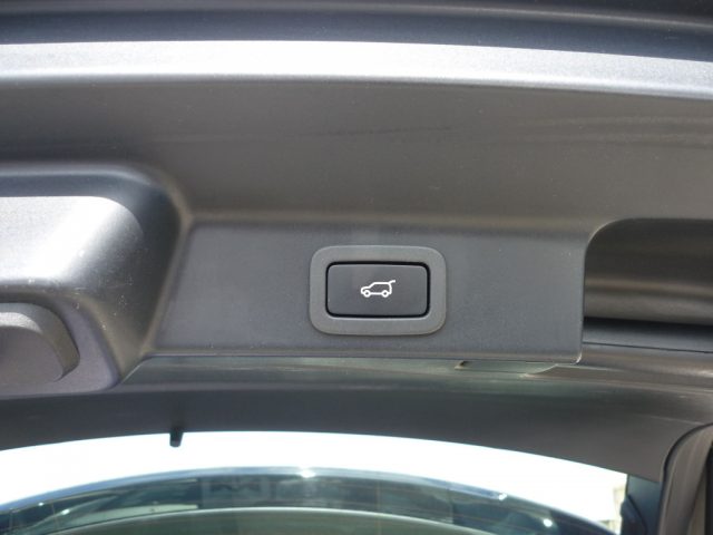 JAGUAR F-Pace usata, con Boardcomputer