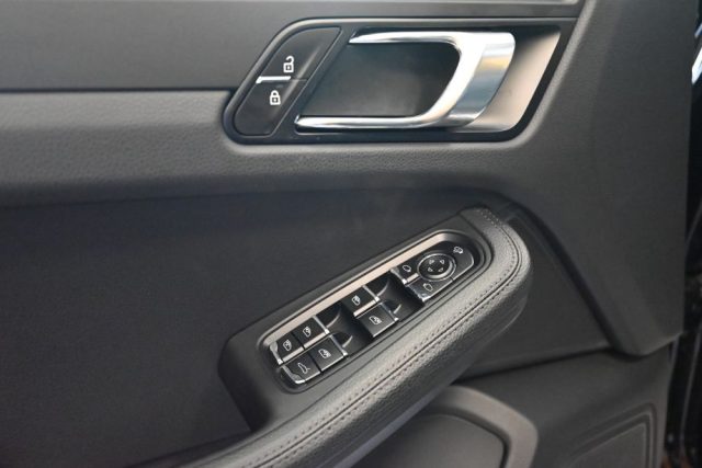 PORSCHE Macan usata 123
