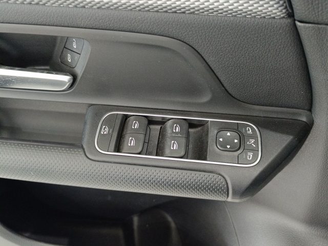 MERCEDES-BENZ GLA 200 usata, con Specchietti laterali elettrici