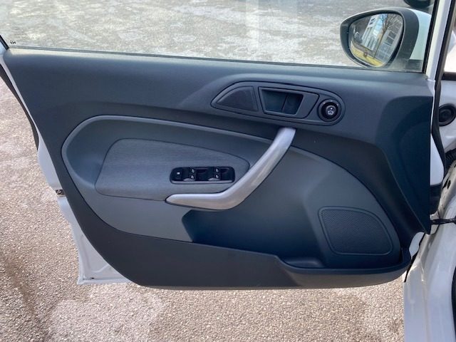 FORD Fiesta usata, con USB