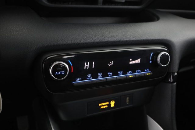 TOYOTA Yaris usata 8