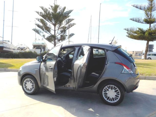 LANCIA Ypsilon usata, con Autoradio