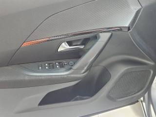 PEUGEOT 2008 usata, con Sistema di navigazione