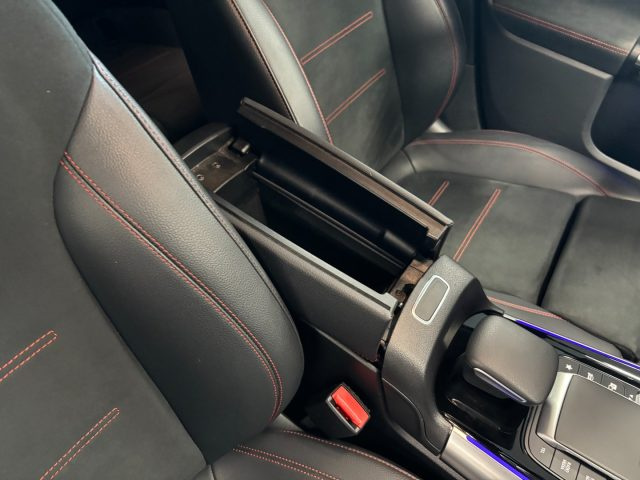 MERCEDES-BENZ GLA 180 usata, con Autoradio digitale