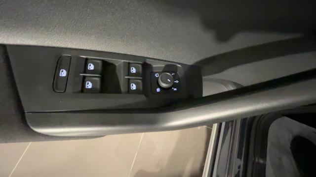 VOLKSWAGEN Taigo usata, con Touch screen