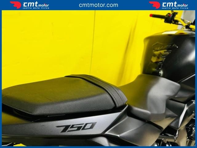 SUZUKI GSR 750 usata 5