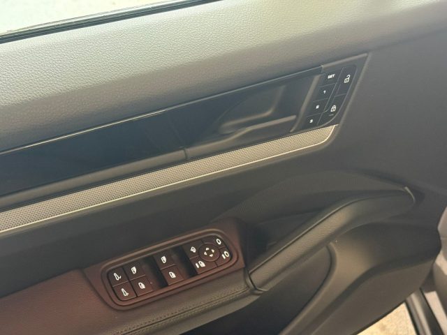 PORSCHE Cayenne usata 30